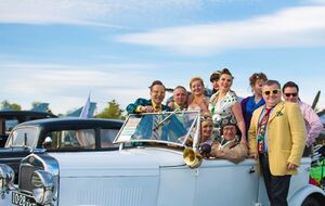 Посетители Old Car Land увидят старинные велосипеды, легковые авто, тяжелую военную и железнодорожную технику