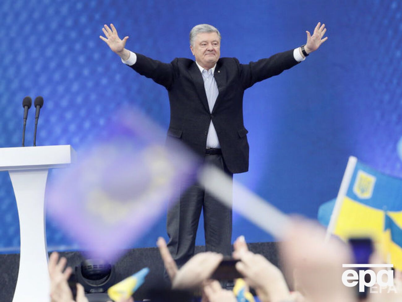 Порошенко прибыл на дебаты один