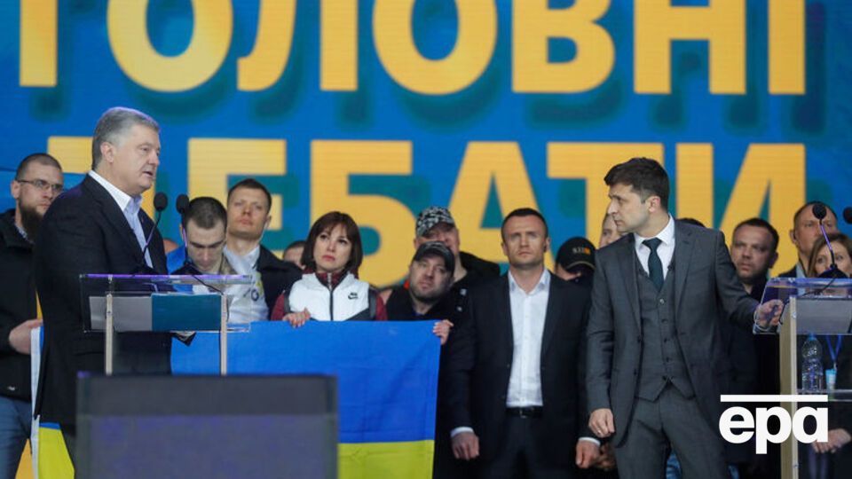 Дебаты проходили на одной сцене