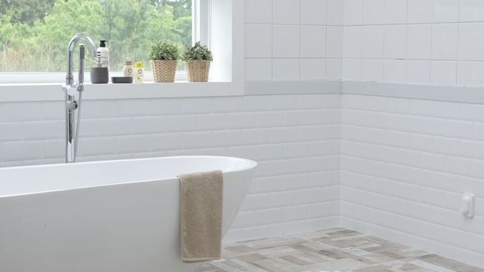 Під час вибору сантехніки й меблів фахівці рекомендують враховувати відповідність розмірів виробів і габаритів приміщення