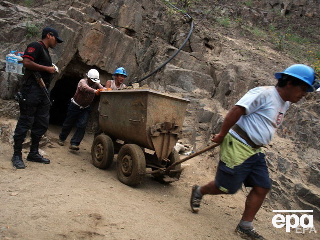 Смерть шахтеров была вызвана асфиксией из-за газов, которые были рассеянны после взрыва в соседней шахте