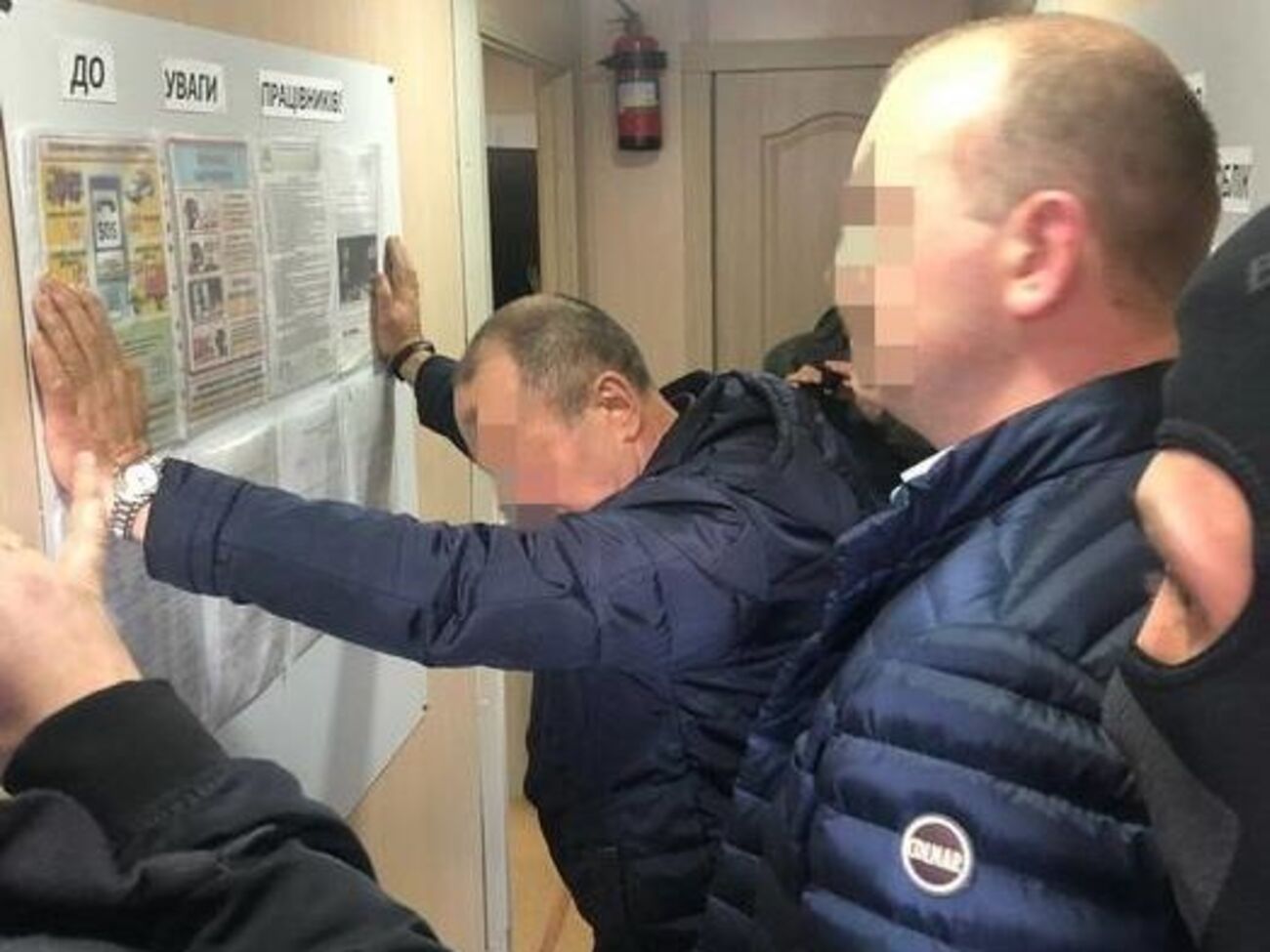 Правоохранители задержали директора на рабочем месте при получении части взятки в сумме более 400 тыс. грн