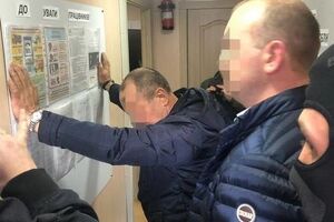 Правоохоронці затримали директора на робочому місці під час одержання частини хабара в сумі понад 400 тис. грн