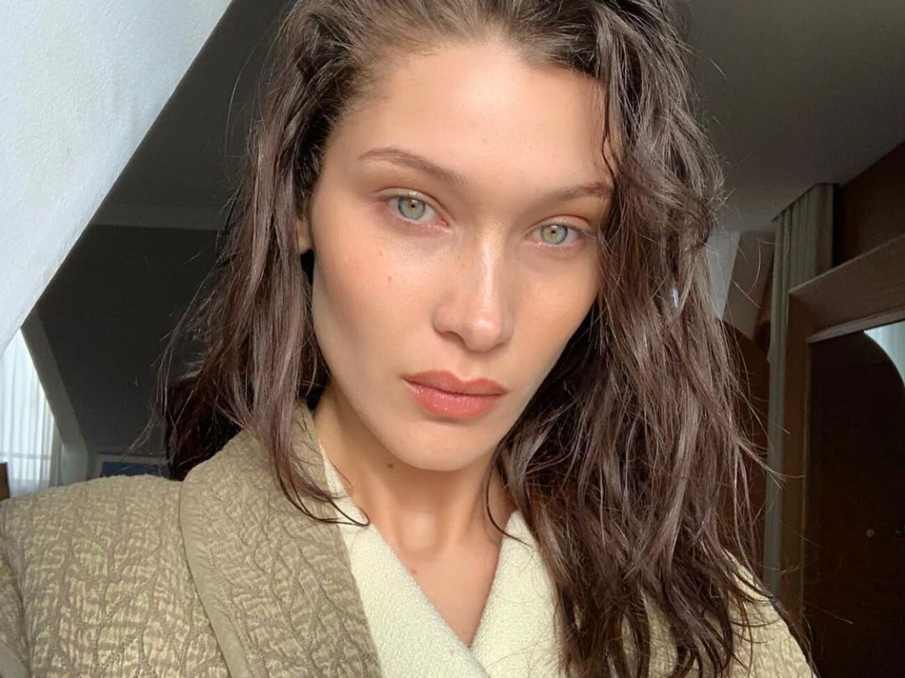 Хадід почала стосунки з The Weeknd у 2015 році