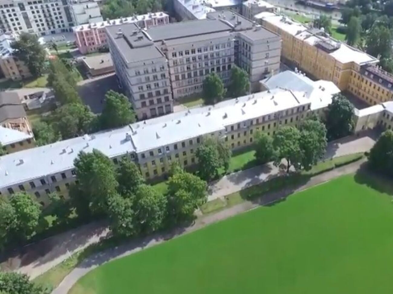 Взрыв произошел во время занятий на втором этаже одного из учебных корпусов