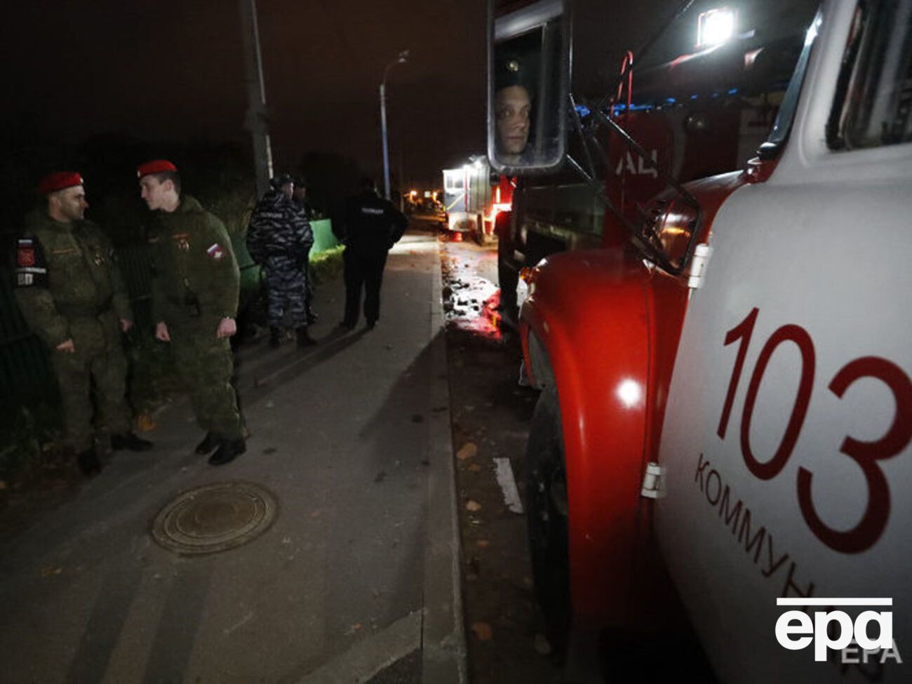 На место выехали службы экстренной помощи