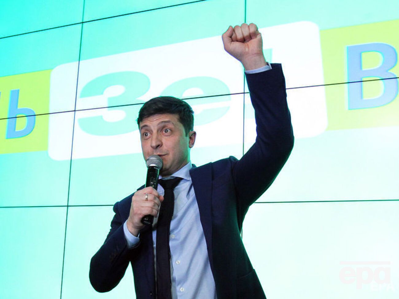 По данным ЦИК, Зеленский лидирует в первом туре выборов