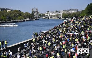 Порядок во Франции сегодня обеспечивают 60 тыс. полицейских и жандармов