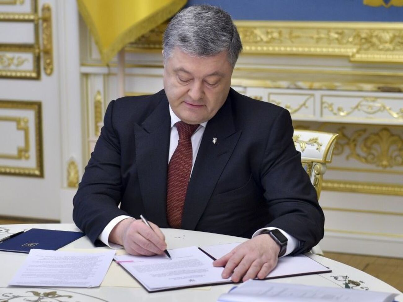 Порошенко поручил Кабмину обеспечить выполнение плана мероприятий, необходимых для европейской и евроатлантической интеграции
