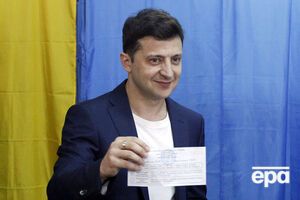 Зеленський тримав бюлетень так, що було видно хрестик на ньому