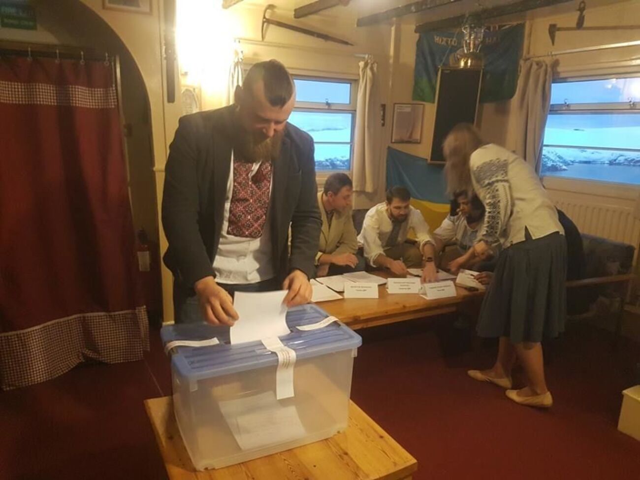 У голосуванні на станції "Академік Вернадський" узяло участь 12 громадян України