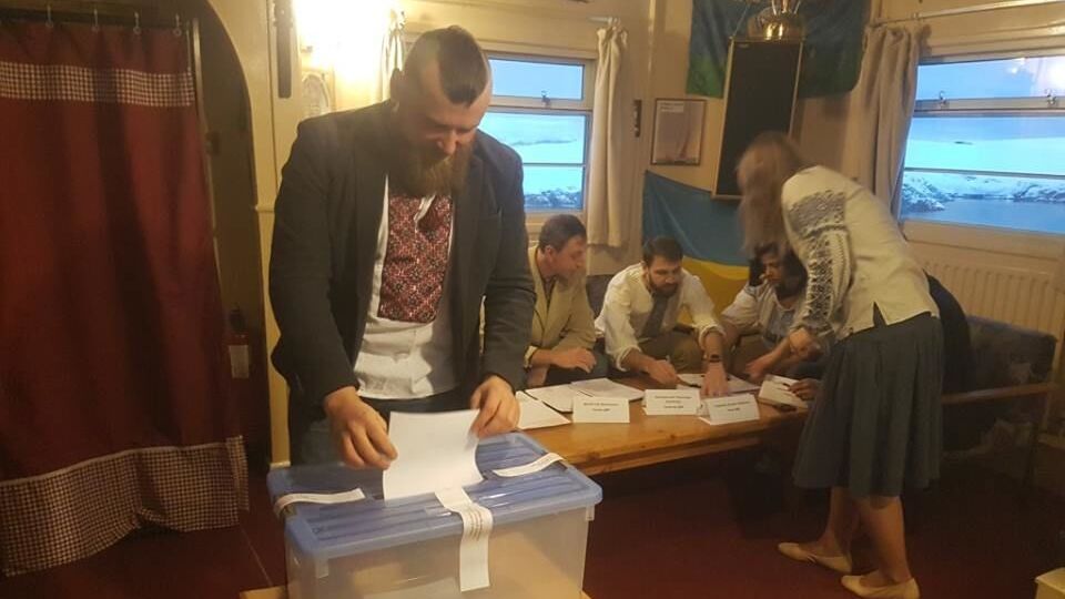 В голосовании на станции "Академик Вернадский" приняли участие 12 граждан Украины