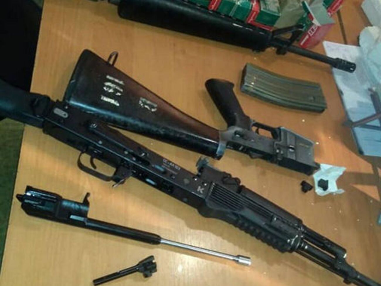 Правоохоронці передали вилучене на експертизу