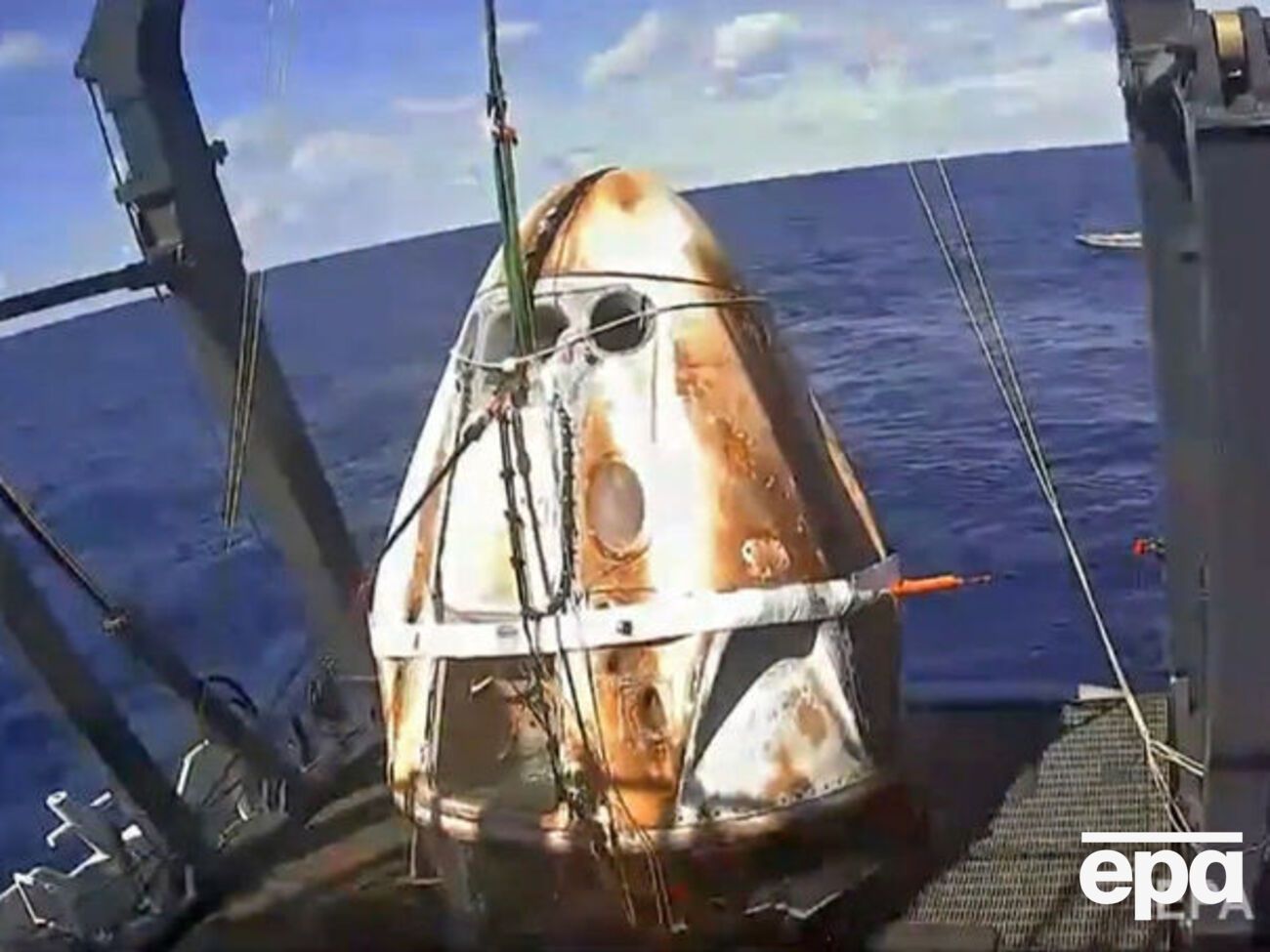8 березня Crew Dragon успішно приводнився в Атлантичному океані