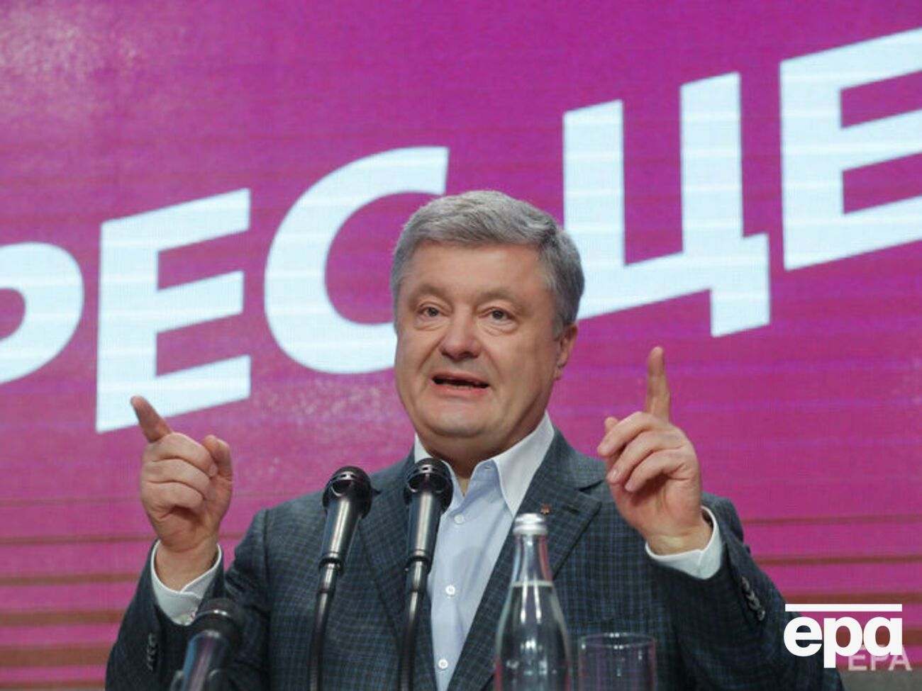 Порошенко: Наша команда должна защитить достижения, которые мы совместно с украинским народом завоевали в чрезвычайно тяжелых условиях