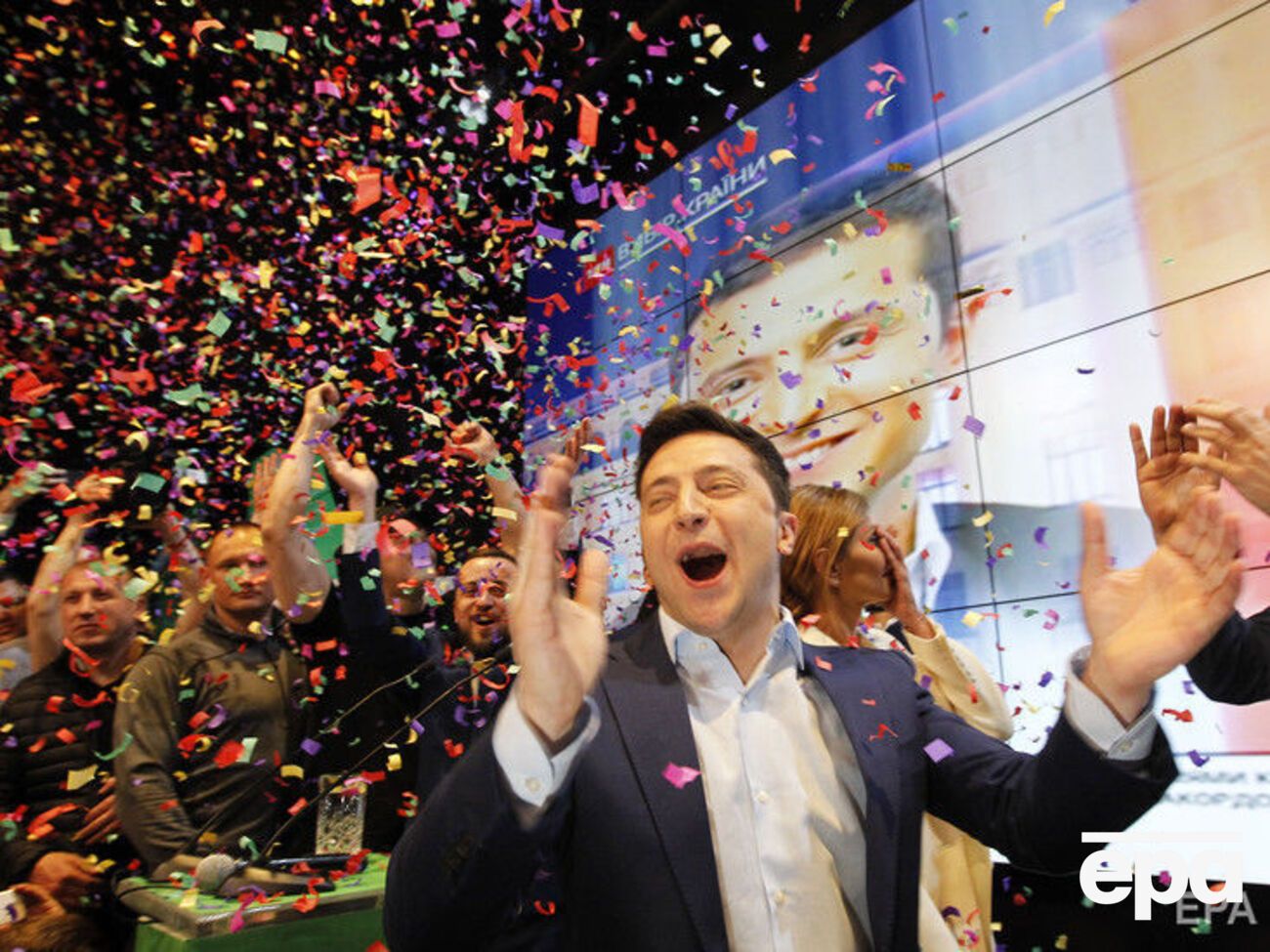 Зеленский заявил, что Порошенко предложил ему "рассчитывать на его помощь в любое время"