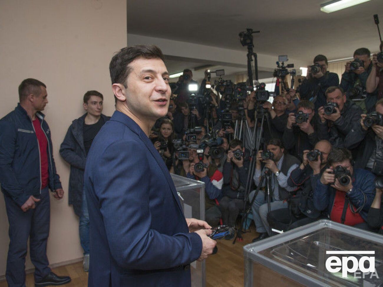 За першими даними опрацювання протоколів, Зеленський лідирує