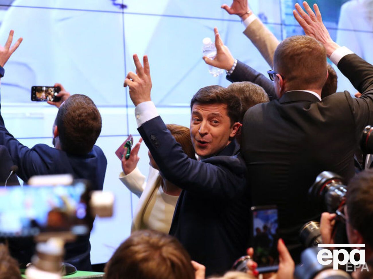 Зеленский сообщил, что ему позвонил Макрон