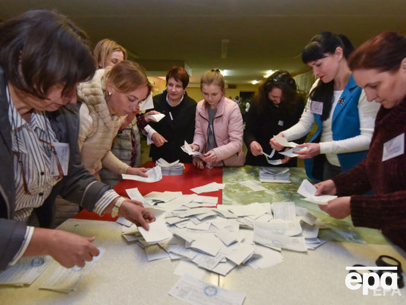 В Украине продолжается подсчет голосов второго тура выборов президента