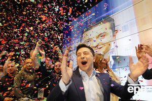 Зеленський лідирує у президентській гонці