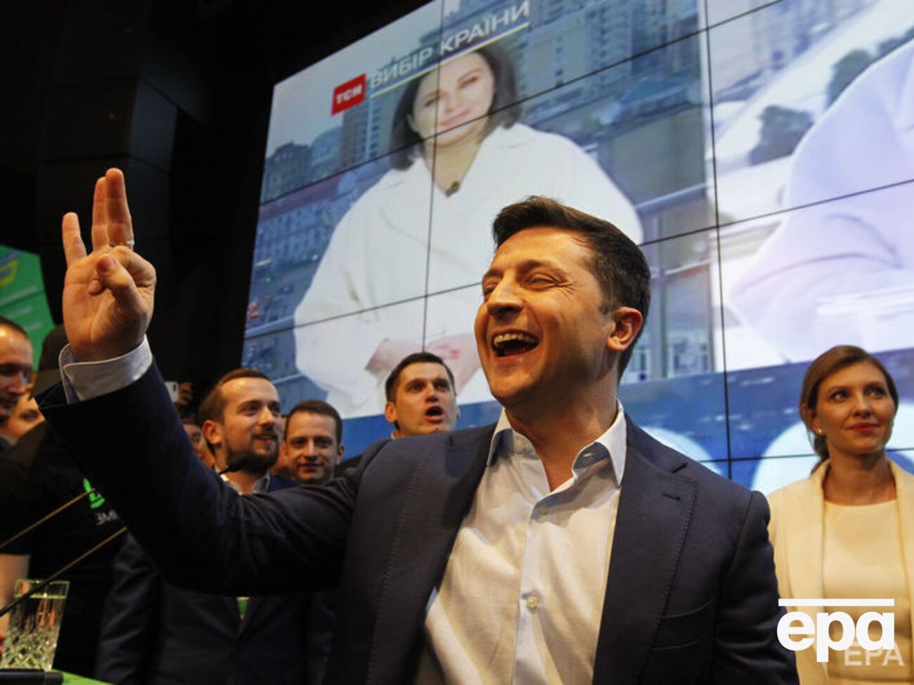 Зеленський лідирує у президентській гонці
