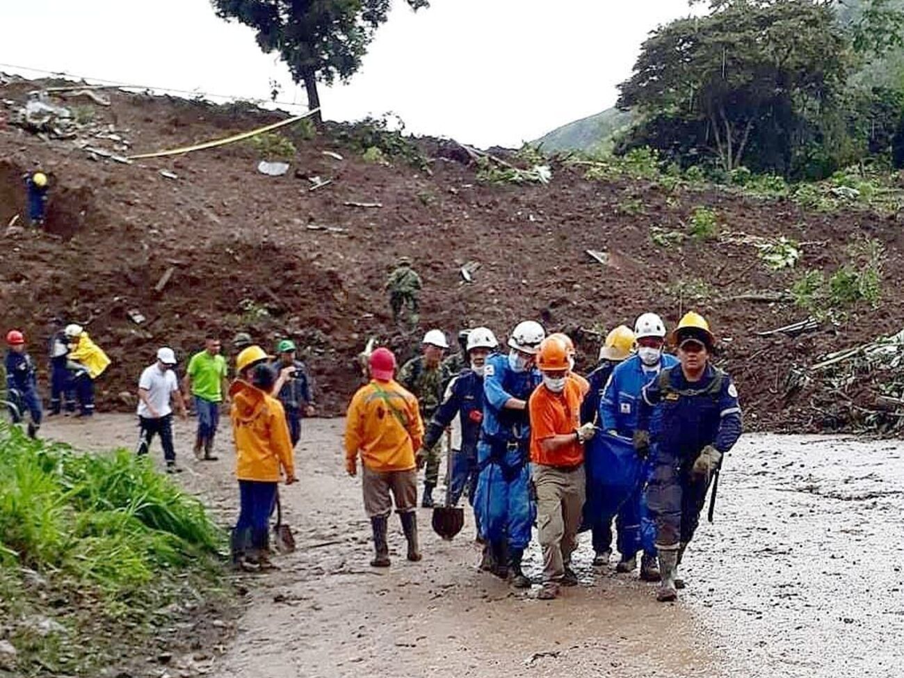 Спасатели продолжают поиски пропавших без вести