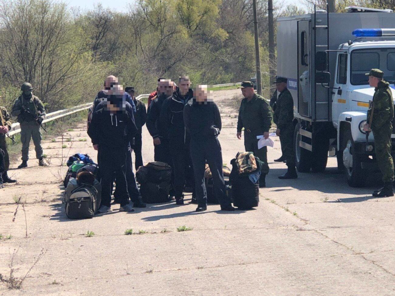 Денісова зазначила, що громадян передали в місті Щастя