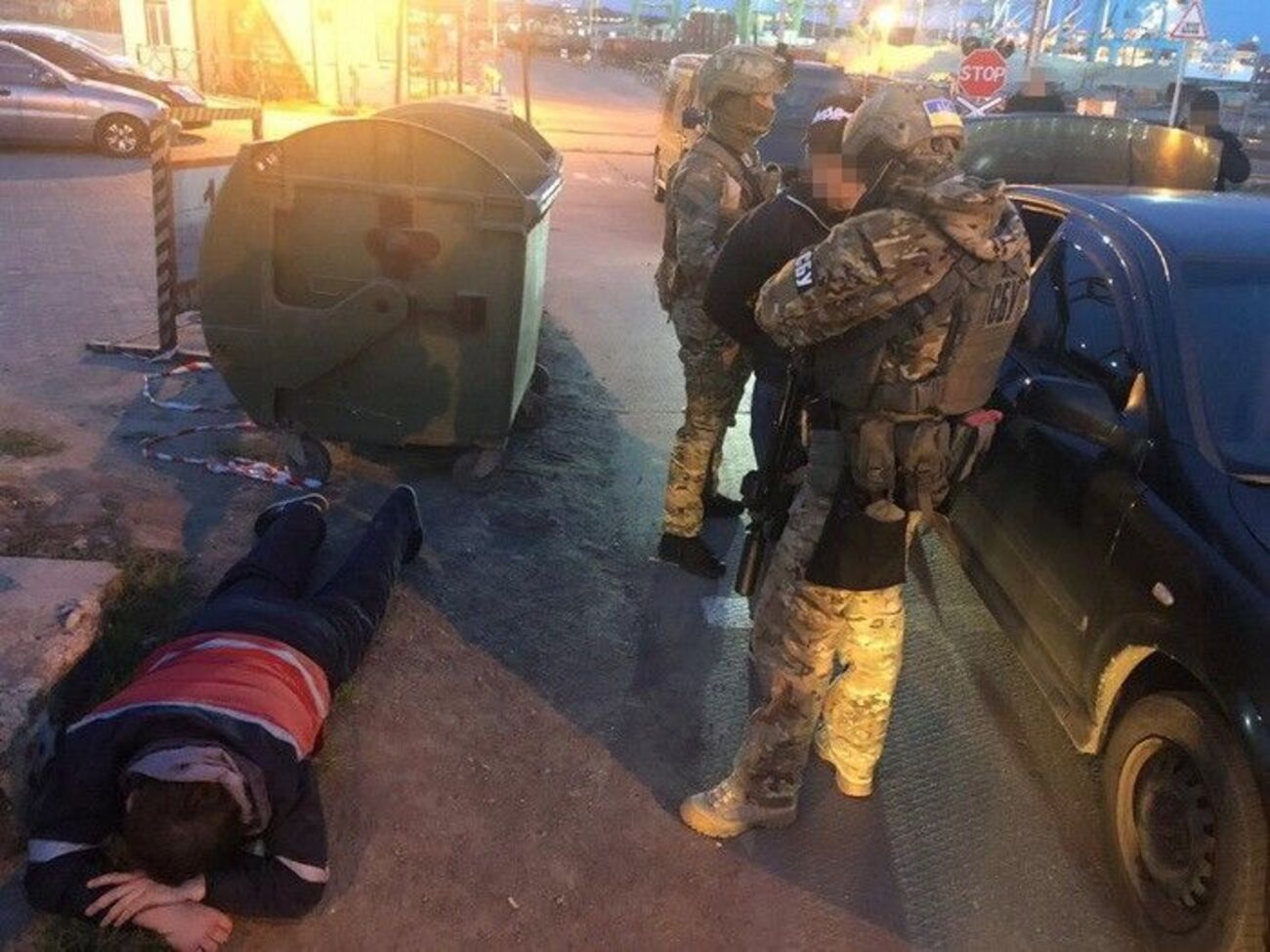 Правоохоронці затримали двох громадян Молдови, які намагалися вивезти кокаїн із території контейнерного термінала поза митним контролем