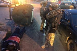 Правоохоронці затримали двох громадян Молдови, які намагалися вивезти кокаїн із території контейнерного термінала поза митним контролем