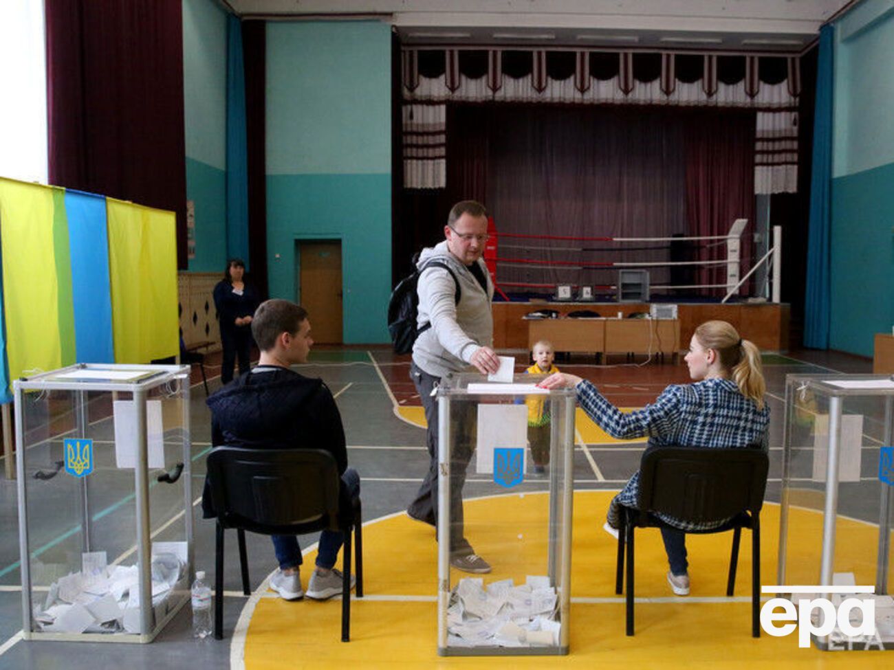 Другий тур президентських виборів відбувся в Україні 21 квітня