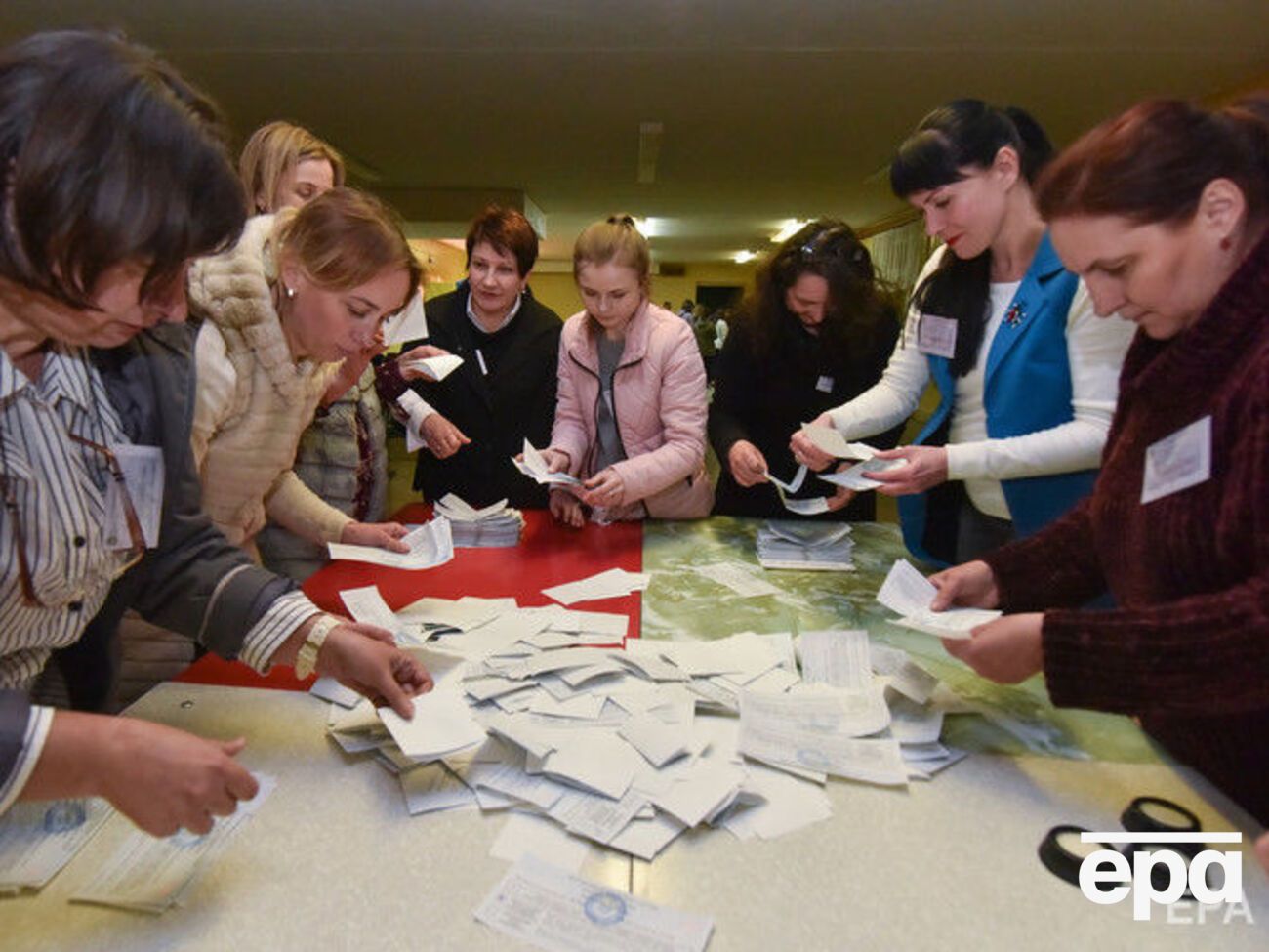 22 квітня ЦВК почала приймати протоколи з мокрими печатками