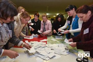 22 квітня ЦВК почала приймати протоколи з мокрими печатками