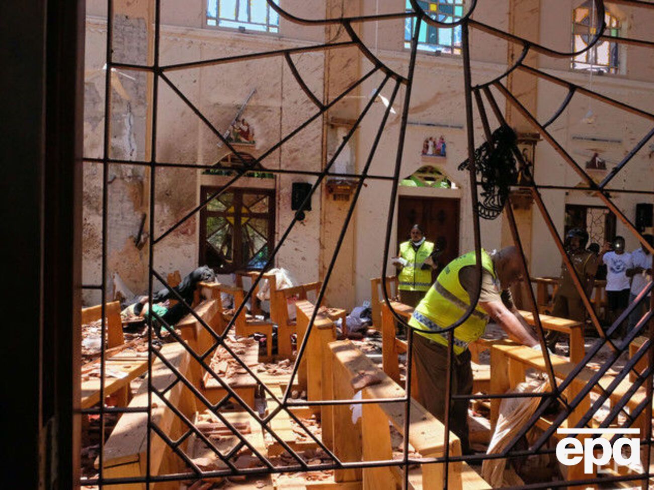 21 квітня на Шрі-Ланці майже одночасно сталися вибухи в католицьких церквах у готелях