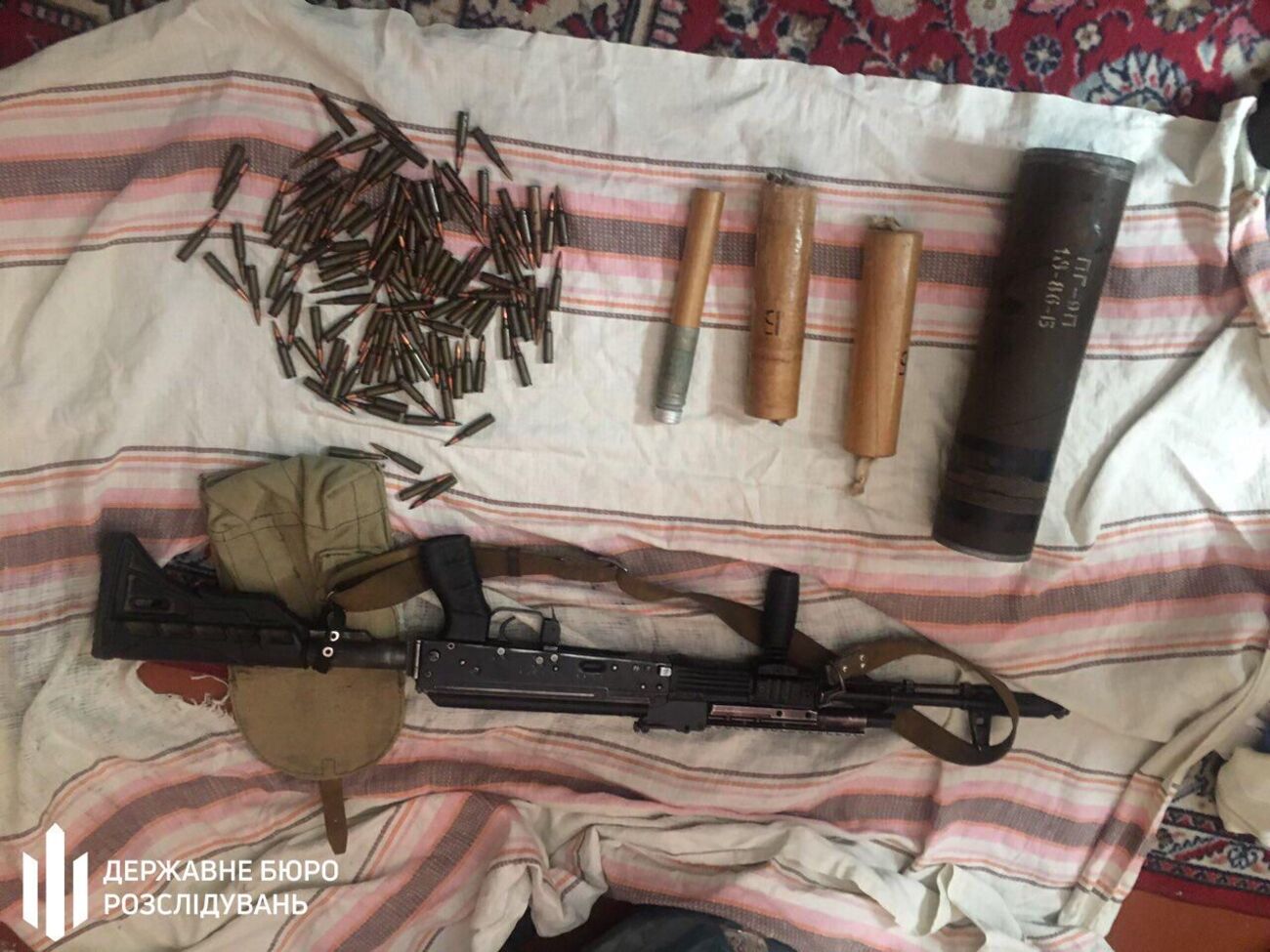 Частину зброї та боєприпасів військовий сховав за місцем тимчасового проживання в Миколаєві, розповіли у ДБР