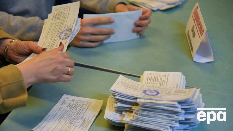 ЦИК продолжает принимать протоколы от окружных избиркомов