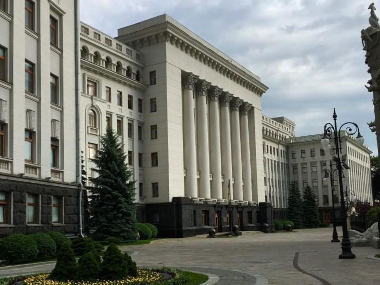 Шимкив сказал, что теоретически на перенос Администрации Президента с Банковой потребуется около года