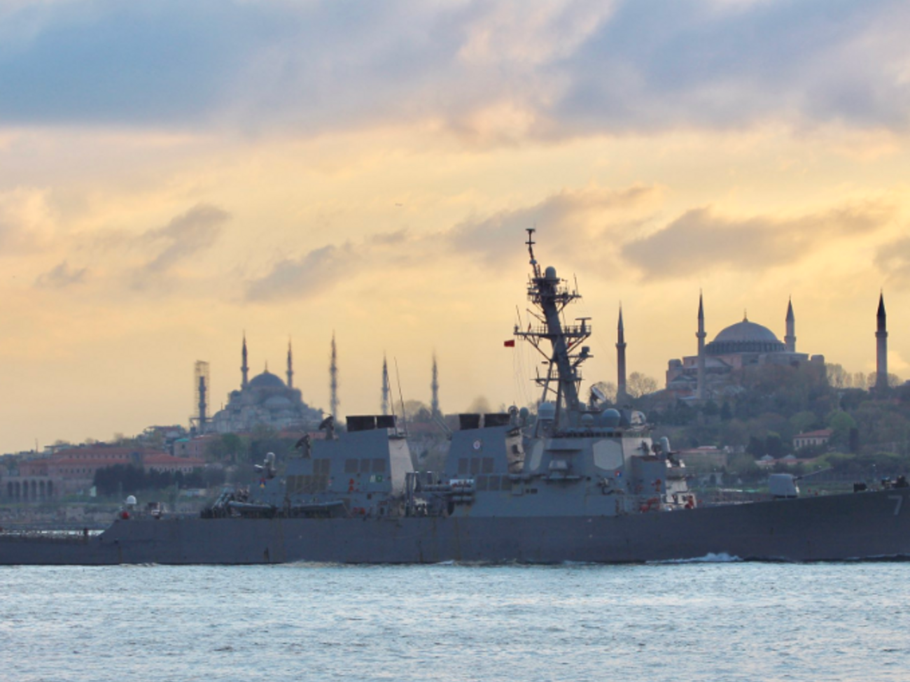 Ракетний есмінець ВМС США USS Ross увійшов в акваторію Чорного моря ввечері 14 квітня