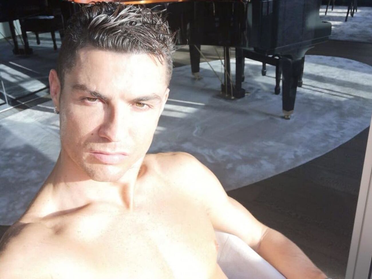 Роналду показав тіло в негліже