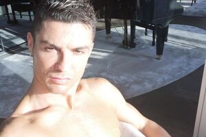 Роналду показав тіло в негліже