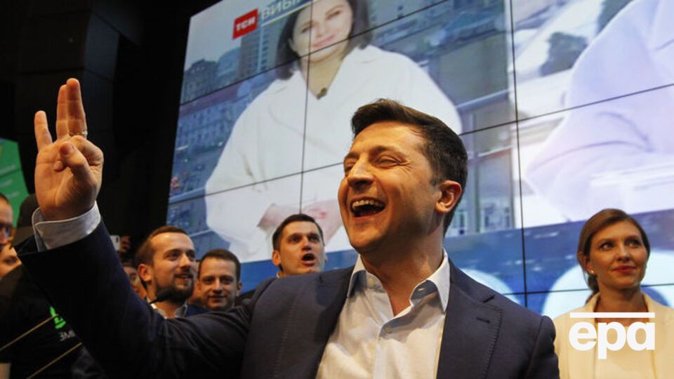 Зеленский побеждает на президентских выборах в Украине
