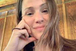 Издание People отметило внешность Гарнер и ее деятельность