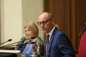 К вечеру 23 апреля депутатам Рады оставалось рассмотреть 107 поправок к закону об украинском языке, к утру 25 апреля – около 20