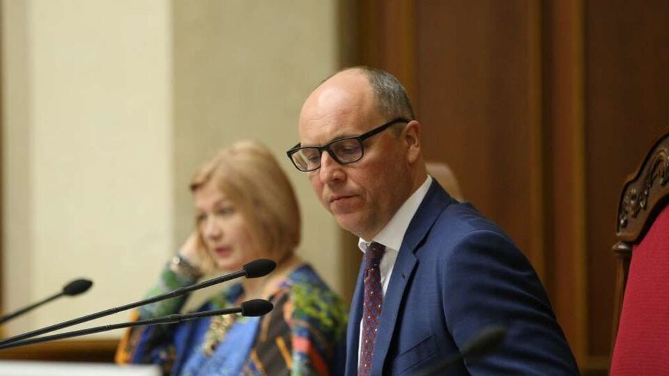 К вечеру 23 апреля депутатам Рады оставалось рассмотреть 107 поправок к закону об украинском языке, к утру 25 апреля – около 20