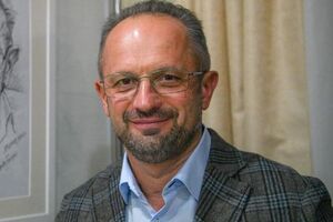 Когда Италия организовывалась как государство, итальянским языком владели около 30% населения. Но заговорили. Потому что было решение короля