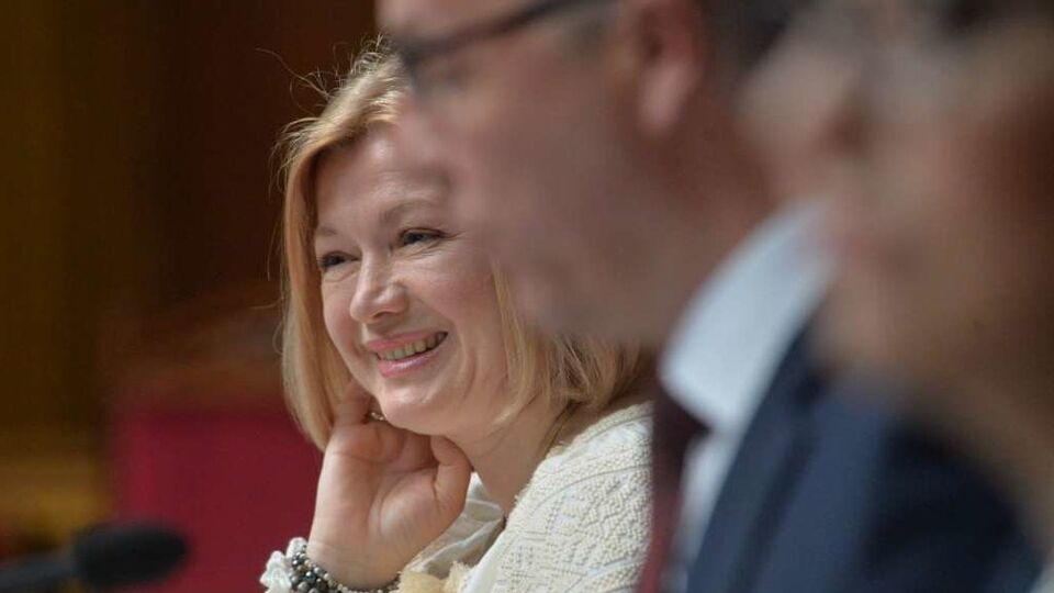 Геращенко рассчитывает, что спикер сможет в ближайшее время подписать языковой закон
