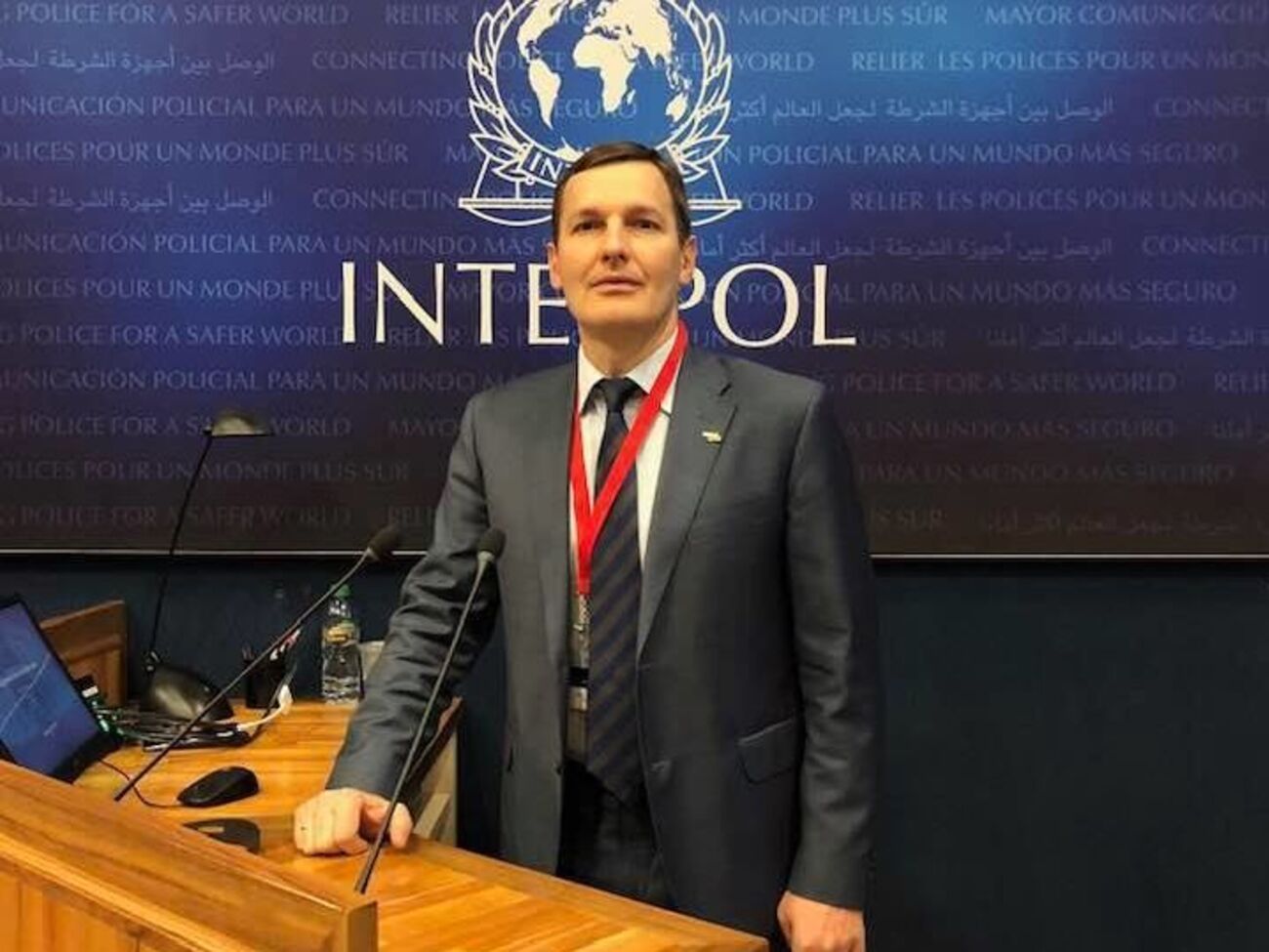 Енин подал в отставку