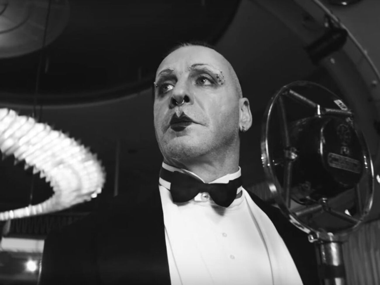 Линдеманн появился в клоунском гриме