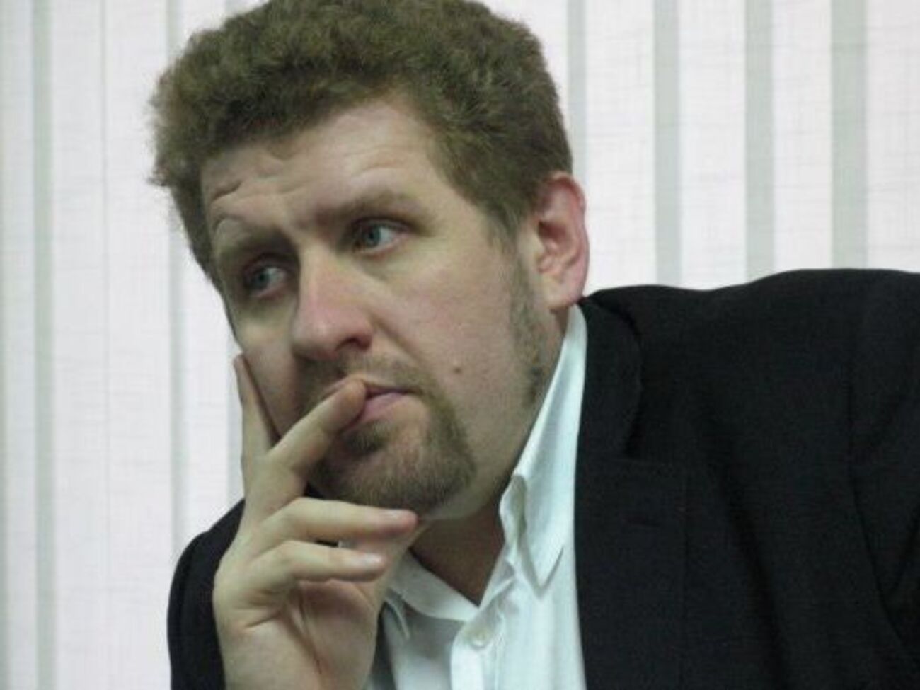 Константин Бондаренко:&nbsp;Аффилированные с ними депутаты поддержали языковой закон и создали весьма двусмысленную ситуацию для новоизбранного президента, фактически создавая ситуацию "принуждения к миру"