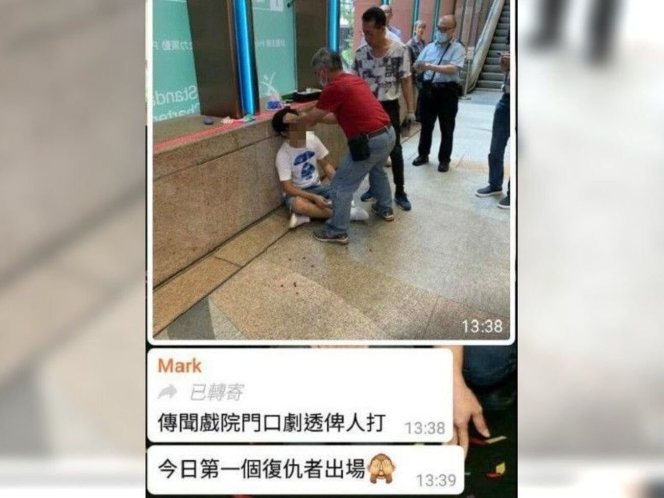 Мужчине разбили лицо до крови