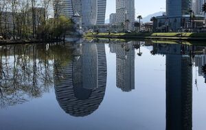 Озеро Ардагани находится недалеко от морского побережья